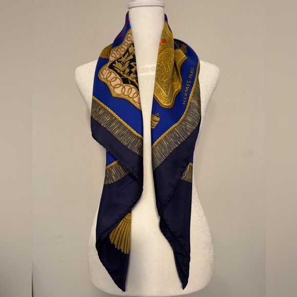 [SOLD]  Authentic Hermès “Poste et Cavalerie” Silk Scarf - Picture 5 of 13